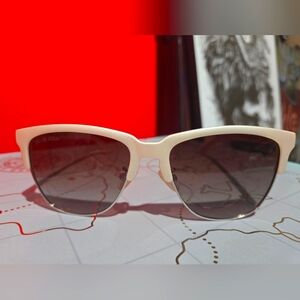 Color Changing Sunglasses